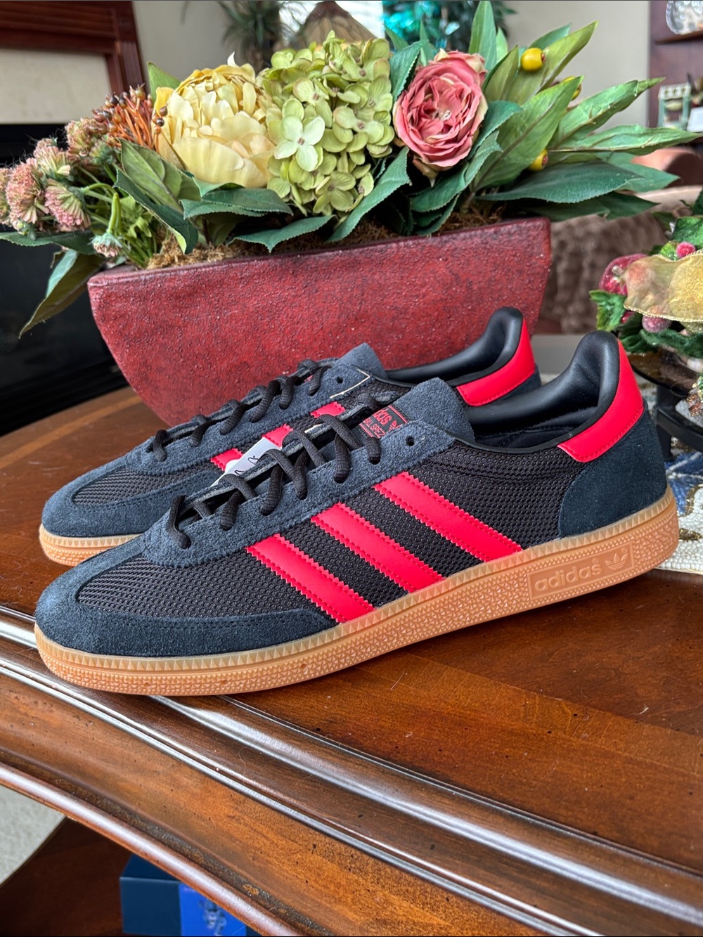 Adidas HANDBALL SPEZIAL Black Suede Red 3-Stripe Lace Up Sneakers Gum Rubber - Picture 5 of 14
